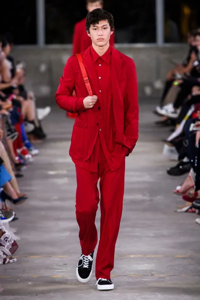 Look 18